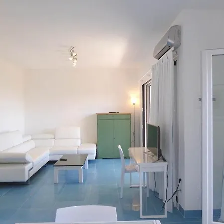 725 - Trilocale Al Primo Piano A Nuovo - Bellissima Vista Mare - A 200 Mt Dalla - Climatizzato Inclusa Al White Club アパート