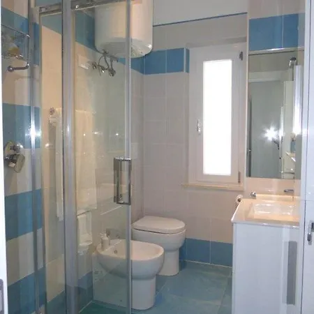 725 - Trilocale Al Primo Piano A Nuovo - Bellissima Vista Mare - A 200 Mt Dalla - Climatizzato Inclusa Al White Club マルチェッリ